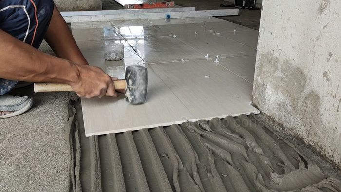 proses pemasangan lantai