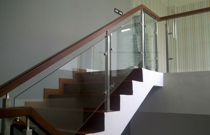 railing-tangga-kaca-bandung